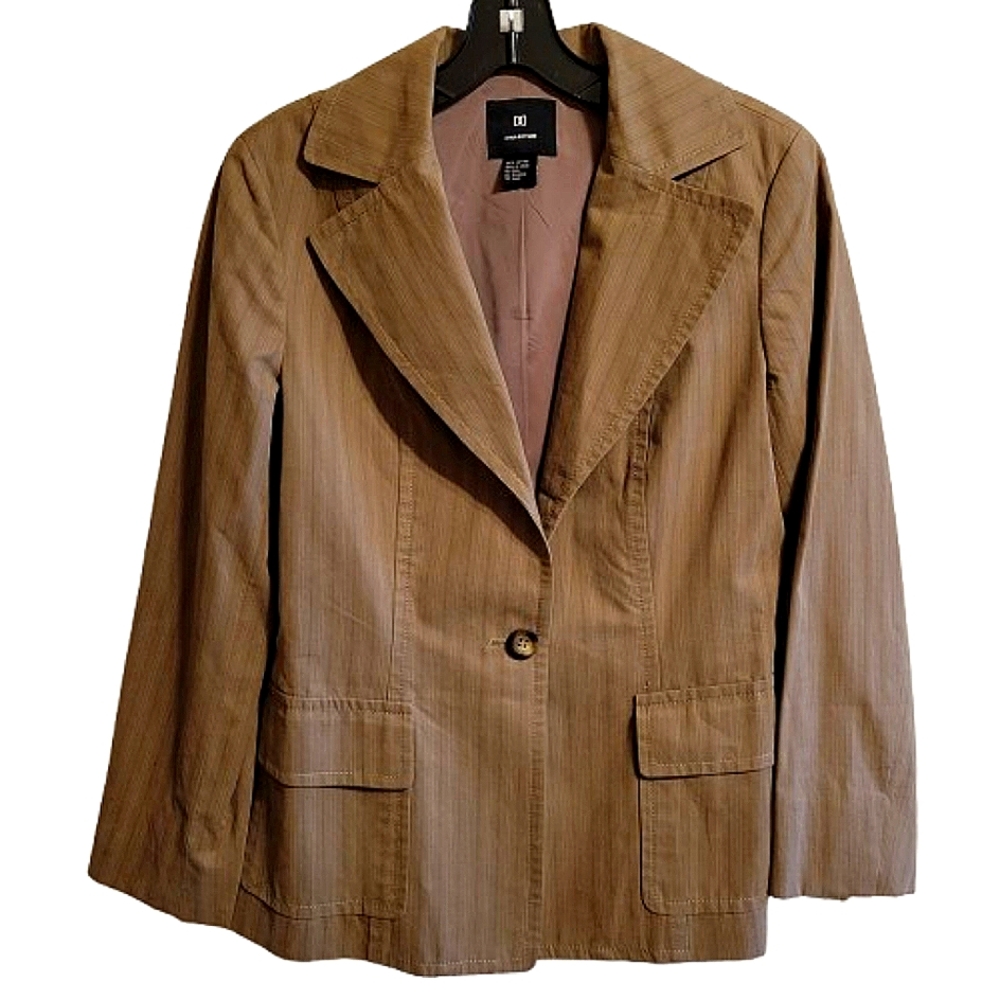 Doncaster vintage womens brown Fitted Short Blazer  w/2 button closure size 6